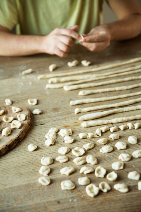 orecchiette-shaping